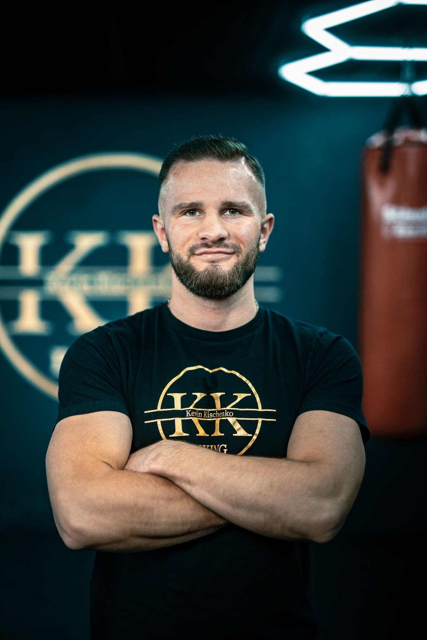 Kevin Kischenko beim Training mit Pratzen bei KK Boxing
